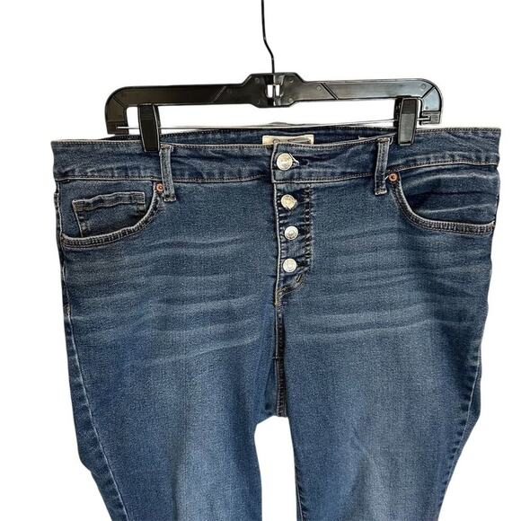 Jessica Simpson Women's Plus Size 16 Blue Straight Jeans Medium Wash - Picture 2 of 12